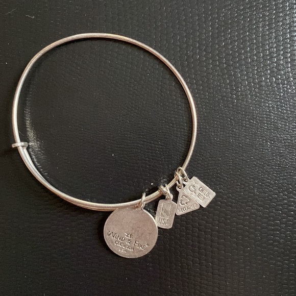 Wind and Fire bangle - Picture 2 of 2